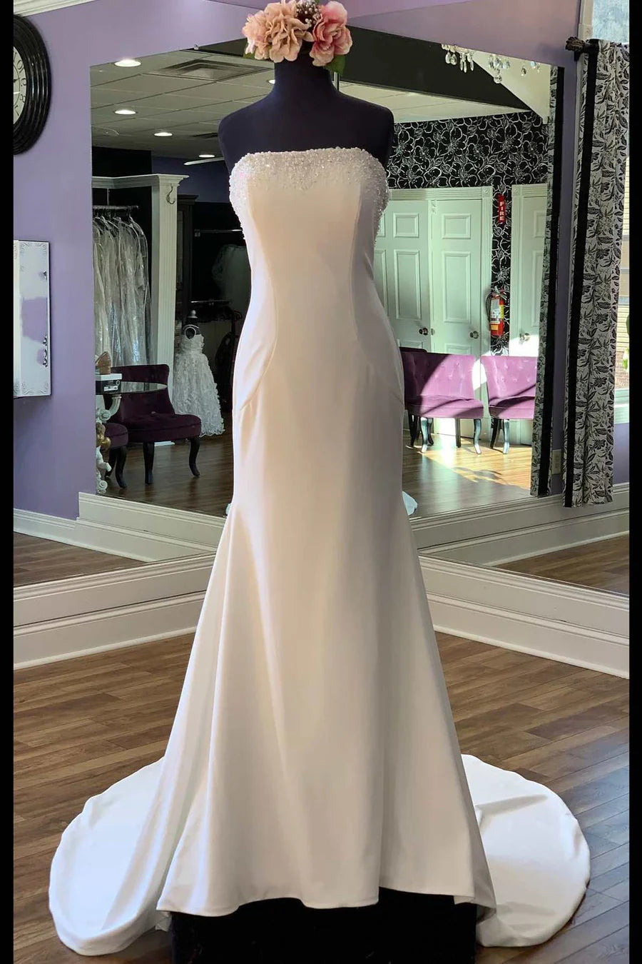 Vestido de novia largo de sirena sin tirantes y con cuentas